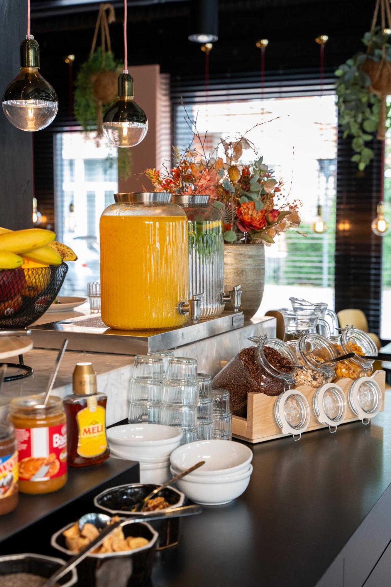 Ibis Styles Hasselt City Centre Bagian luar foto