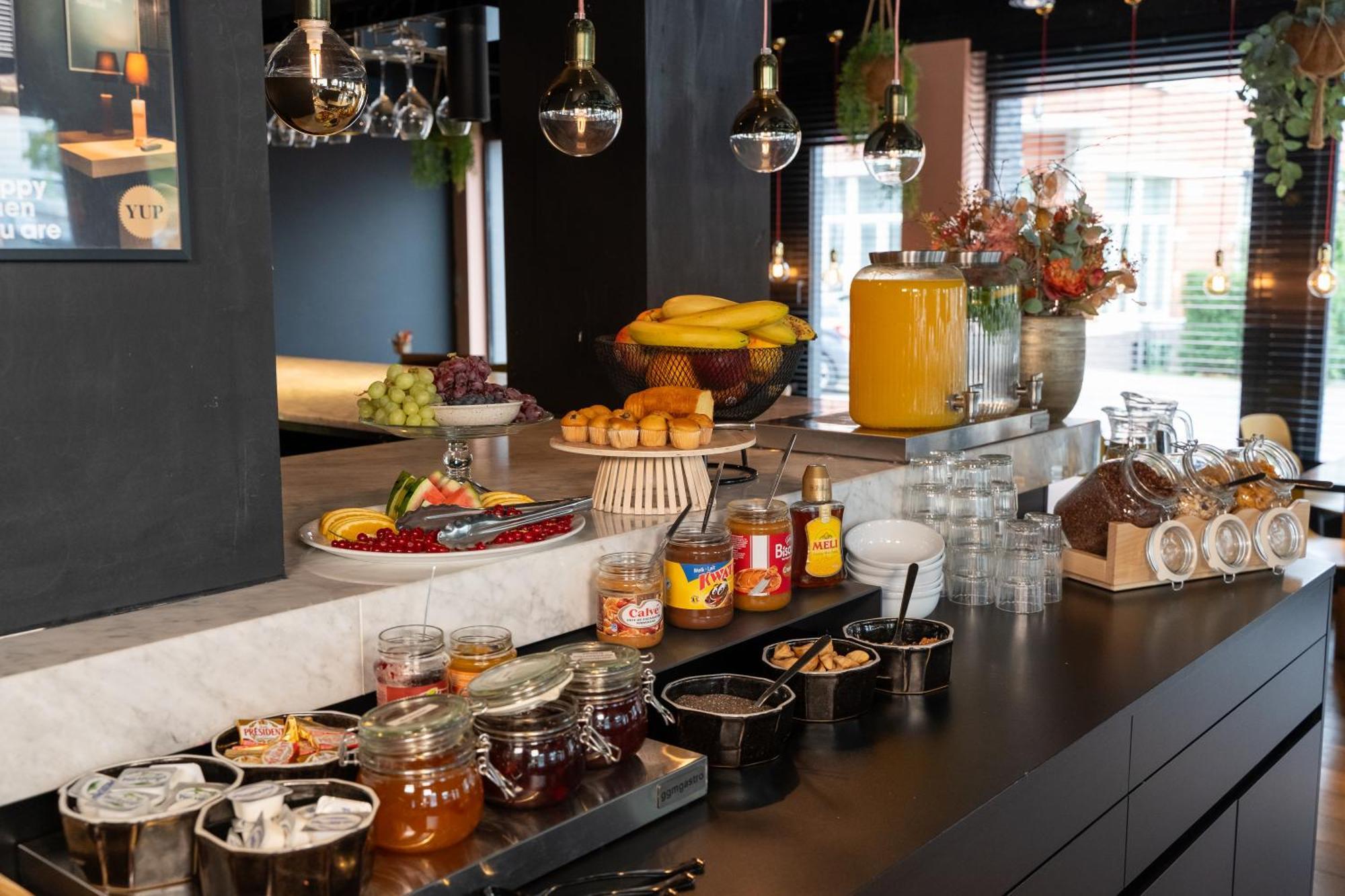 Ibis Styles Hasselt City Centre Bagian luar foto